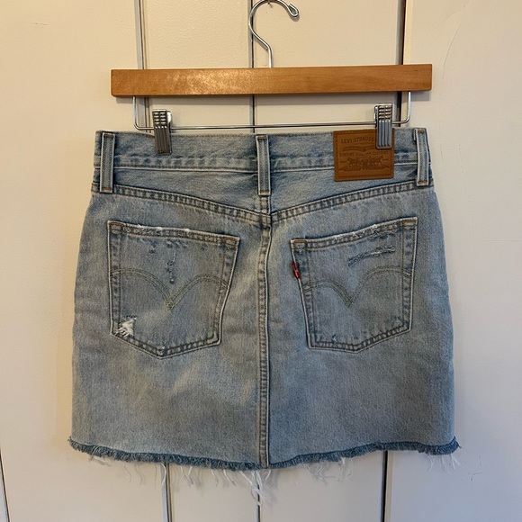 Levi’s mini skirt - Picture 2 of 4
